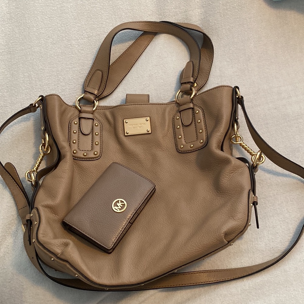 MK light tan shoulder bag